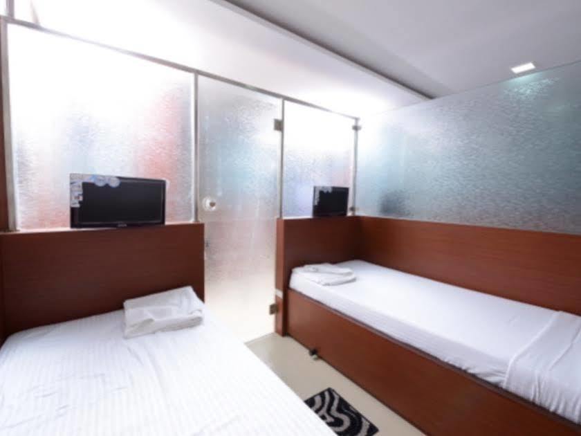 Golden Apple Boutique Hotel Calcutta Exteriör bild